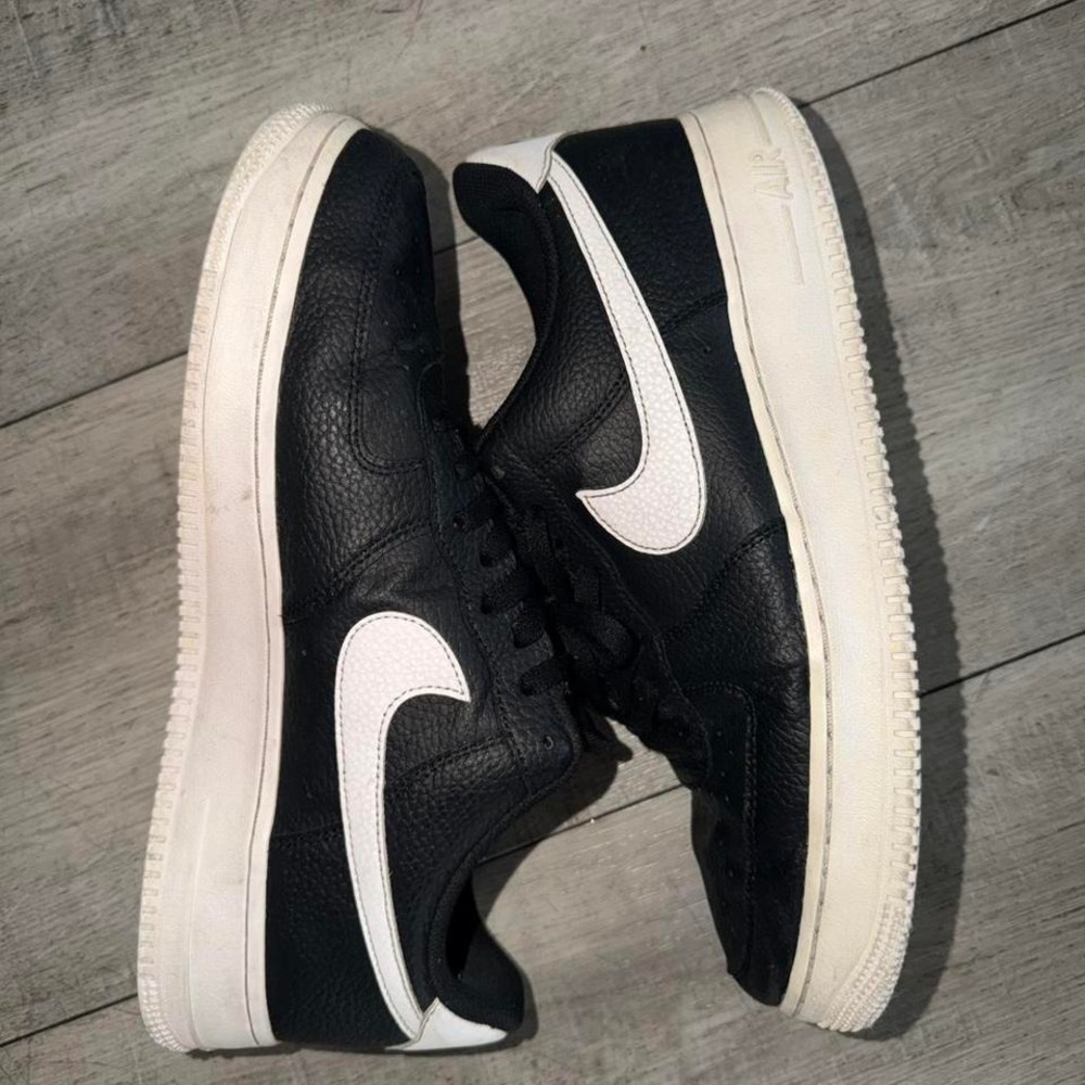 Nike Air Force 1 black trainers. Men Size US‎ 11.5